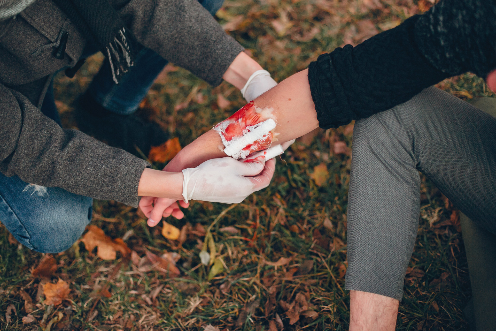Person providing first aid to an injured arm